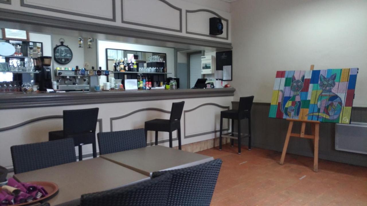Le Lion D'Or Hotel Avrille  Luaran gambar
